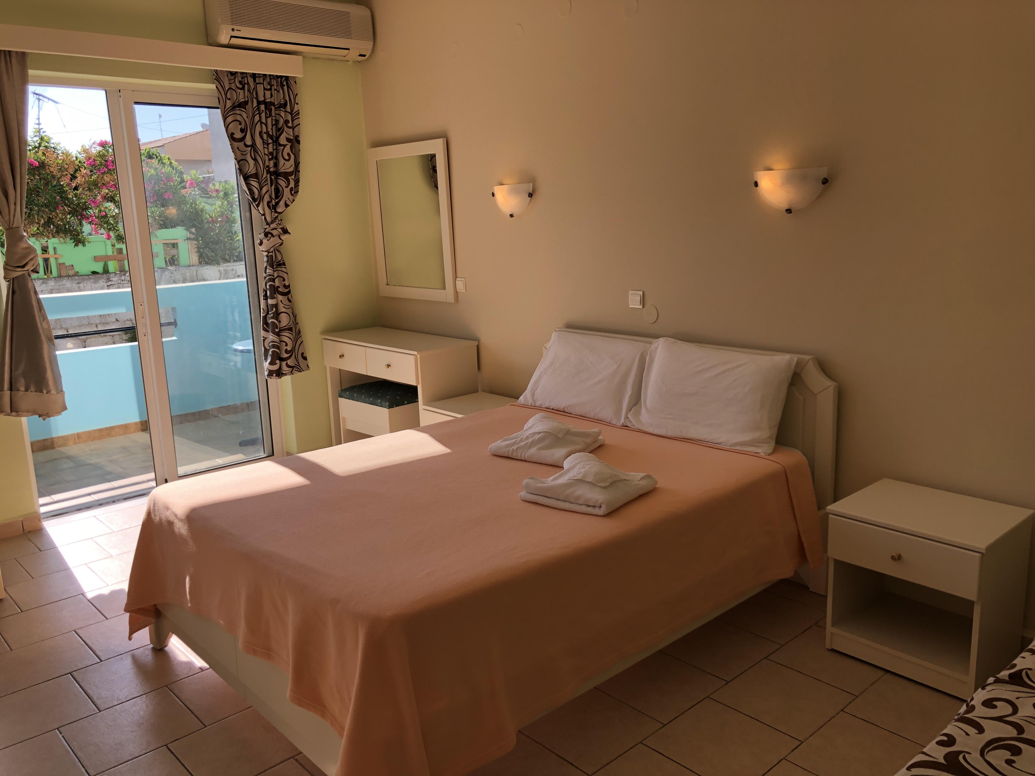Epis Hotel Agia Marina  Bagian luar foto