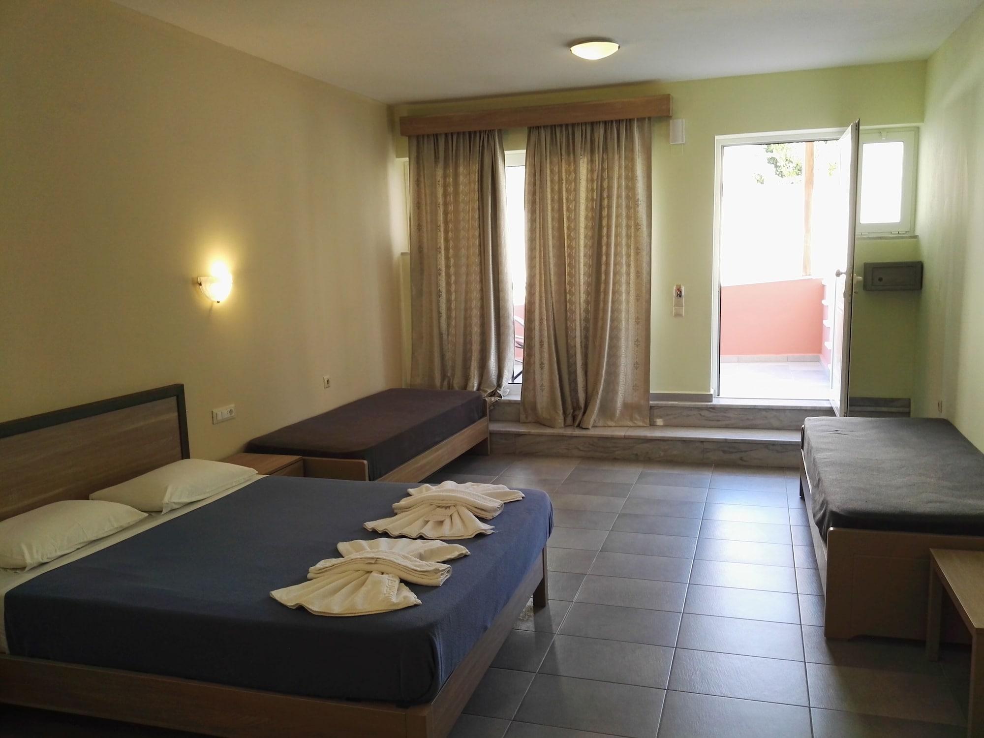 Epis Hotel Agia Marina  Bagian luar foto