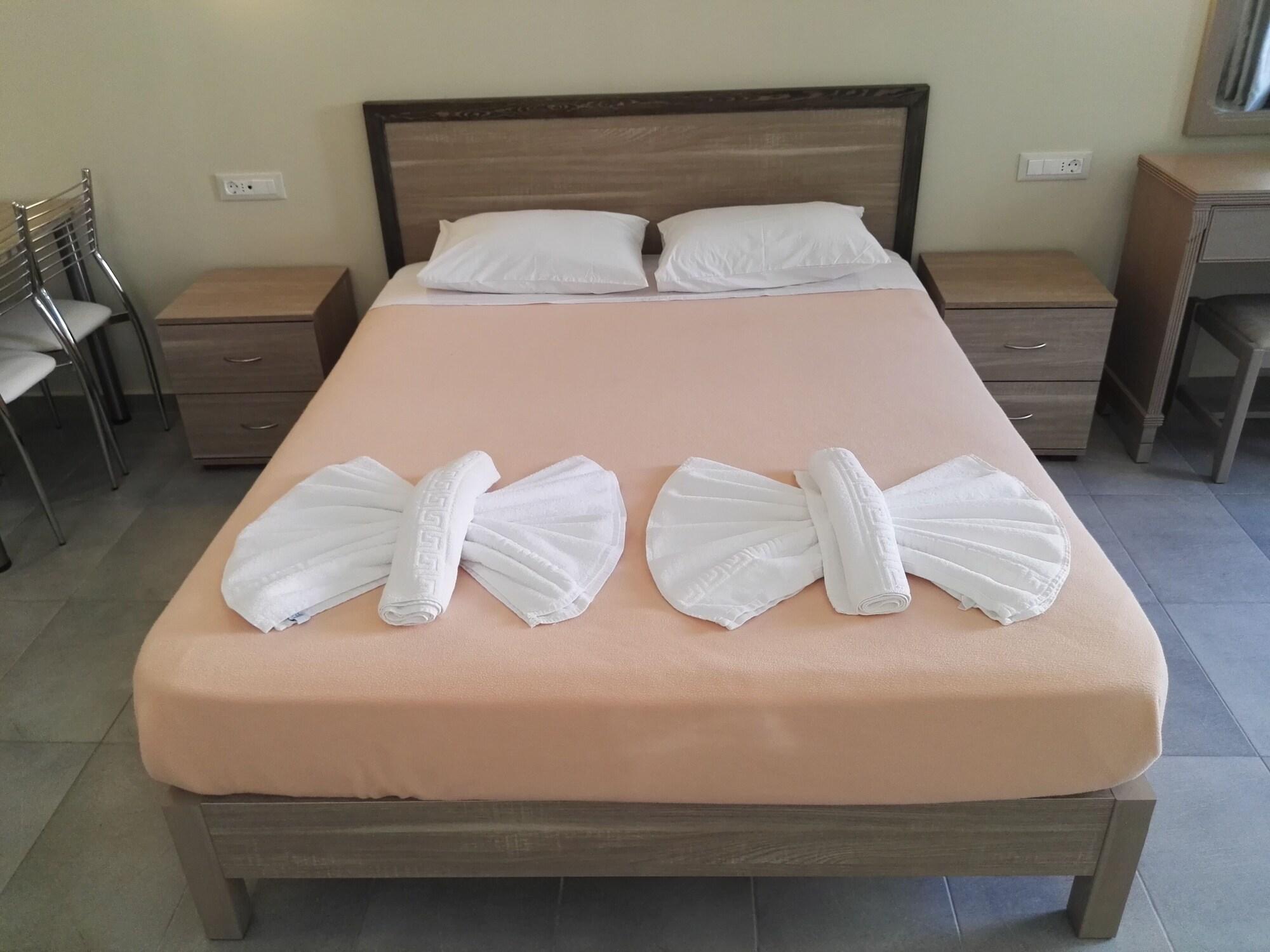 Epis Hotel Agia Marina  Bagian luar foto
