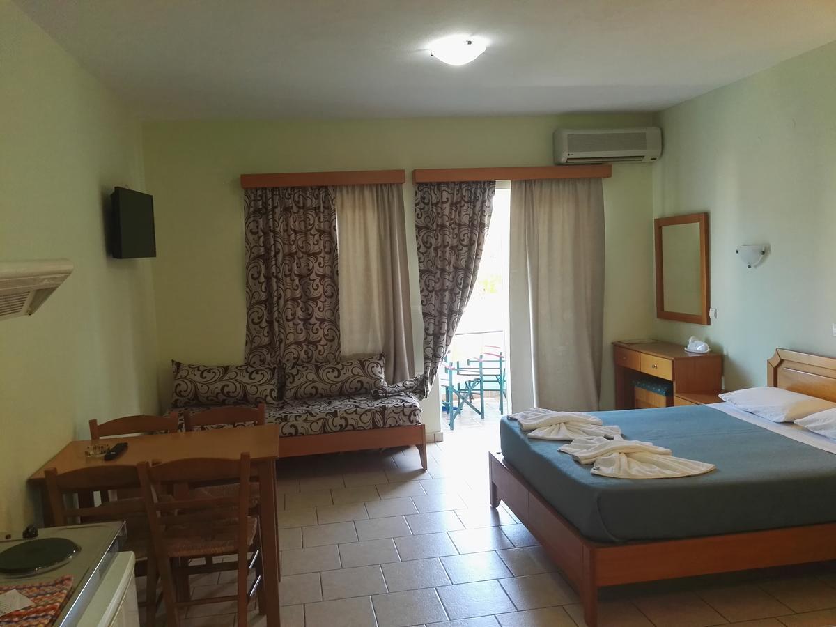 Epis Hotel Agia Marina  Bagian luar foto
