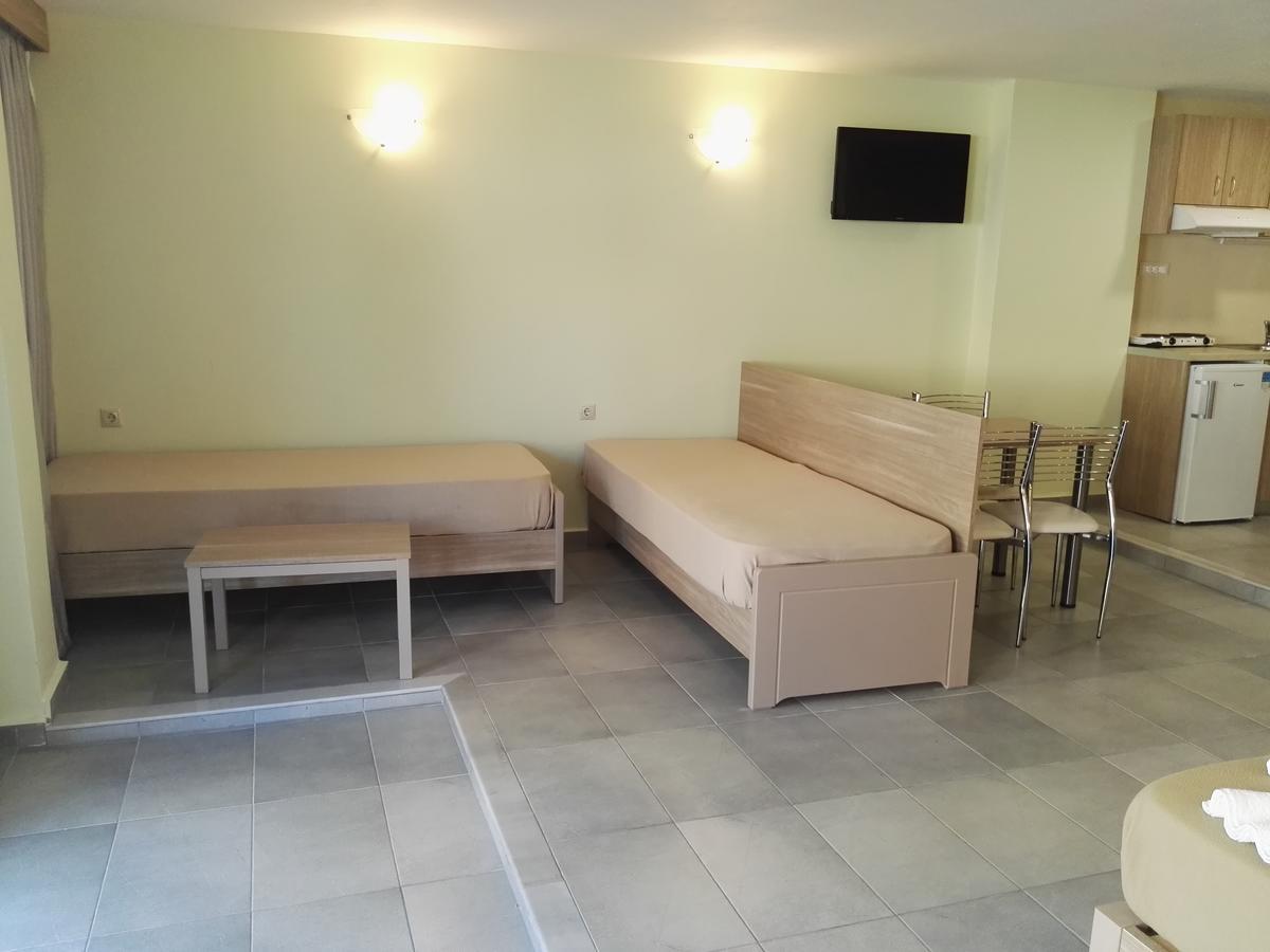 Epis Hotel Agia Marina  Bagian luar foto
