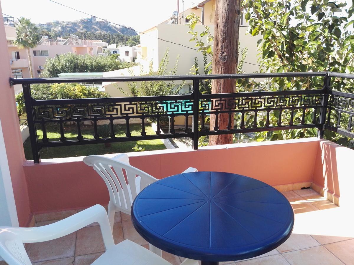 Epis Hotel Agia Marina  Bagian luar foto