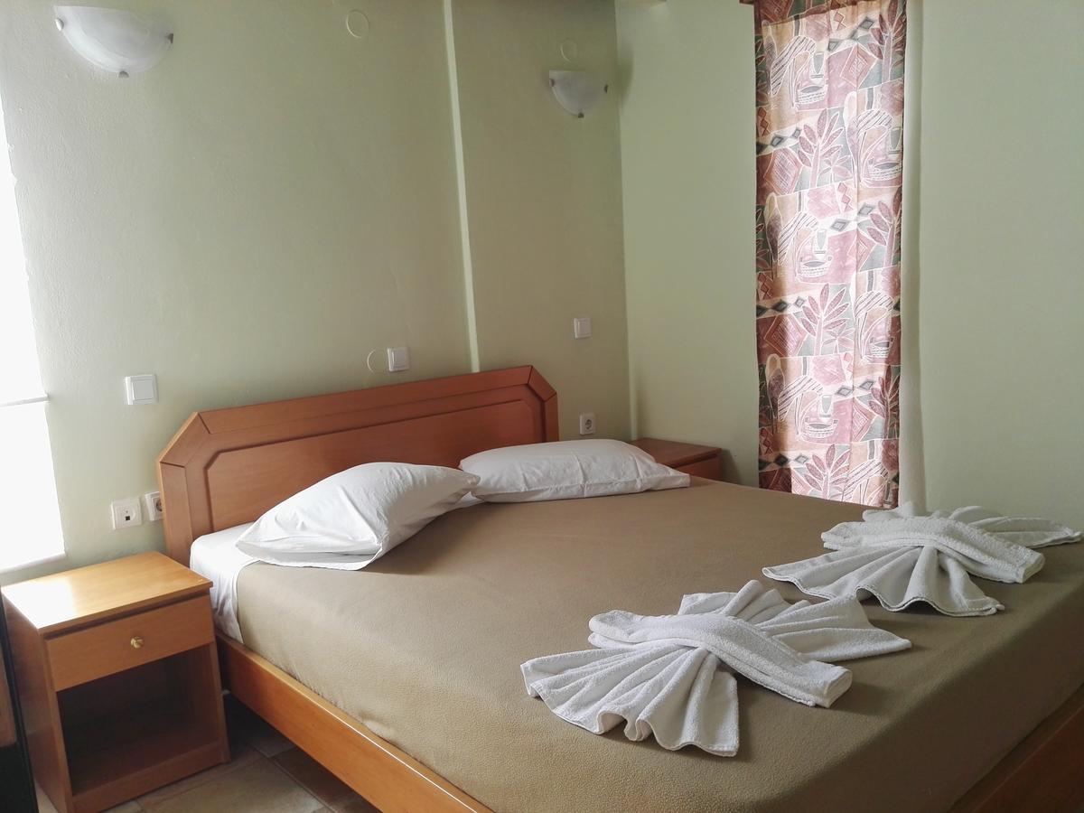 Epis Hotel Agia Marina  Bagian luar foto