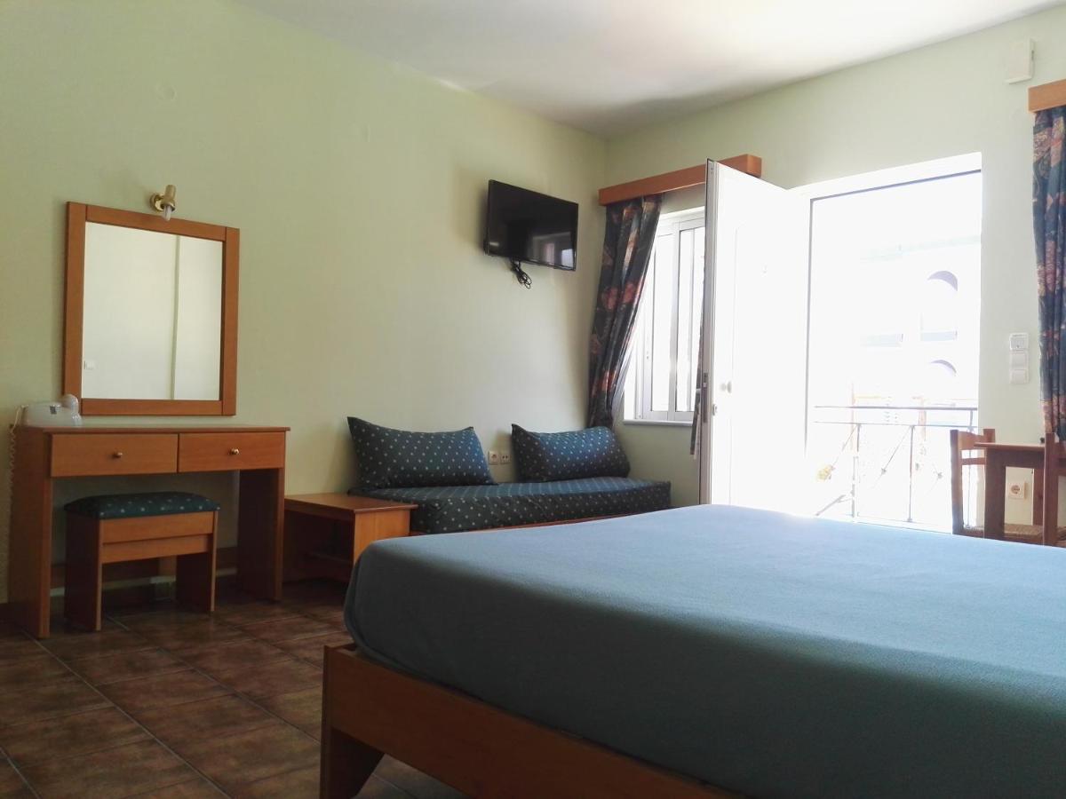 Epis Hotel Agia Marina  Bagian luar foto
