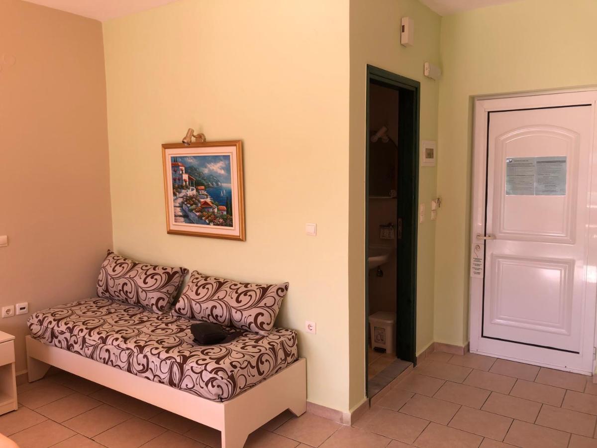Epis Hotel Agia Marina  Bagian luar foto